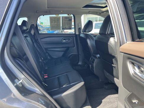 Used 2021 Nissan Rogue SL image 32