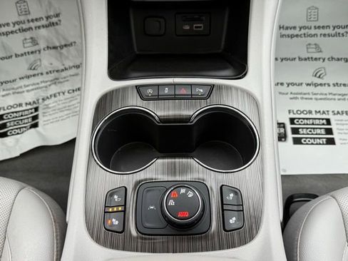 Used 2023 GMC Acadia SLT image 37