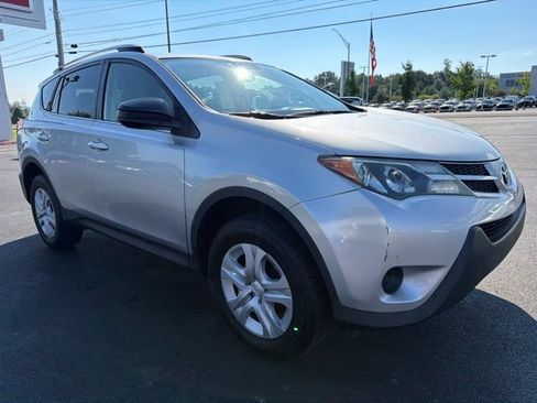 Used 2015 Toyota RAV4 LE FWD image 2