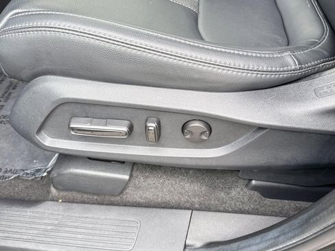 Certified 2024 Honda Pilot Touring image 14