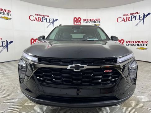 Used 2026 Chevrolet Trax LT FWD image 2