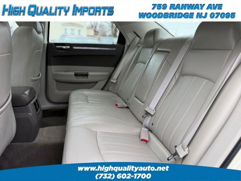 Used 2009 Chrysler 300 C image 18