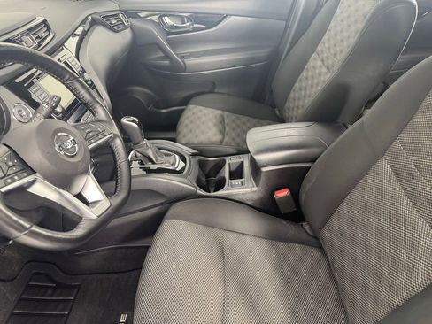 Used 2021 Nissan Rogue Sport SV AWD/4WD image 14