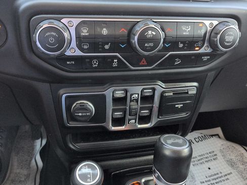 Used 2020 Jeep Wrangler Unlimited Sahara AWD/4WD image 20