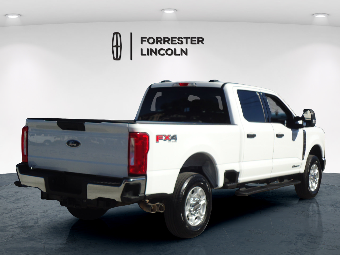 Used 2025 Ford F250 XLT w/ FX4 Off-Road Package AWD/4WD image 3