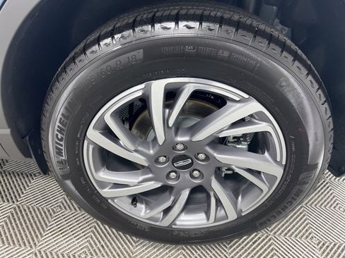 Certified 2025 Lincoln Corsair AWD image 10