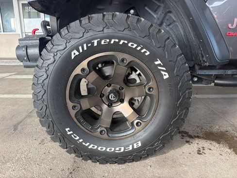 Used 2021 Jeep Gladiator Rubicon AWD/4WD image 4