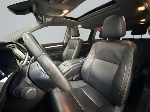 Used 2019 Toyota Highlander XLE image 10