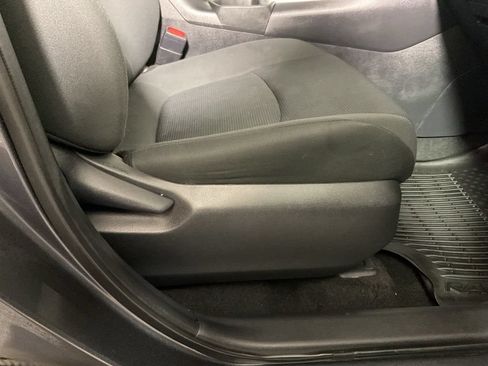 Used 2021 Toyota RAV4 LE AWD/4WD image 36
