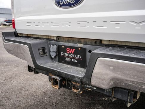 Used 2018 Ford F250 XLT w/ FX4 Off-Road Package AWD/4WD image 14