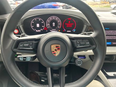 Used 2024 Porsche Cayenne AWD/4WD image 16