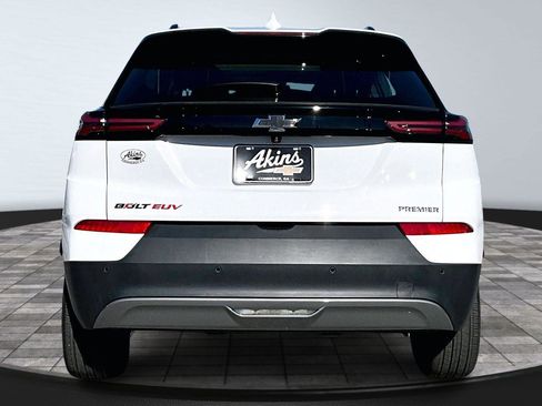 Used 2023 Chevrolet Bolt EUV Premier w/ Sun & Sound Package image 5