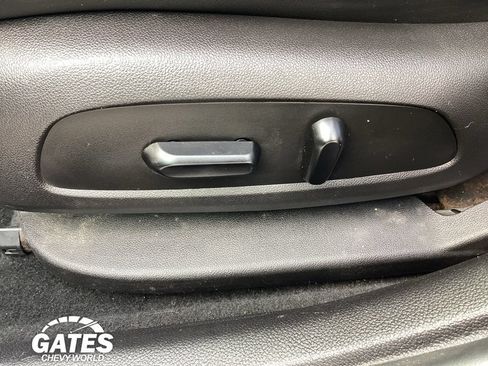 Used 2017 Chevrolet Cruze Premier FWD image 13