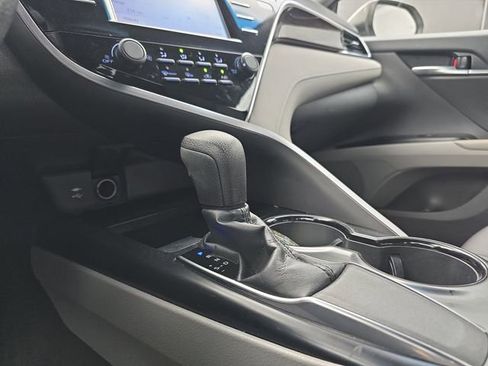 Used 2018 Toyota Camry LE w/ Convenience Package image 35