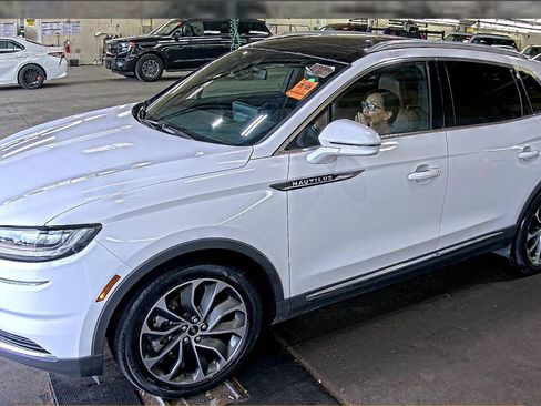 Used 2022 Lincoln Nautilus Reserve AWD/4WD image 1