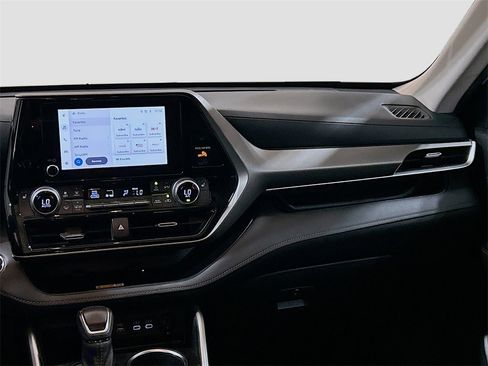 Used 2023 Toyota Highlander XLE image 21