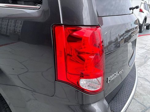 Used 2019 Dodge Grand Caravan SXT image 22
