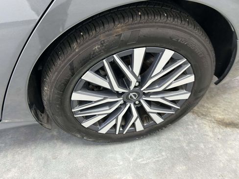 Used 2025 Nissan Altima 2.5 SV FWD image 9