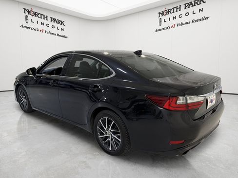 Used 2017 Lexus ES 350 w/ Luxury Package FWD image 3