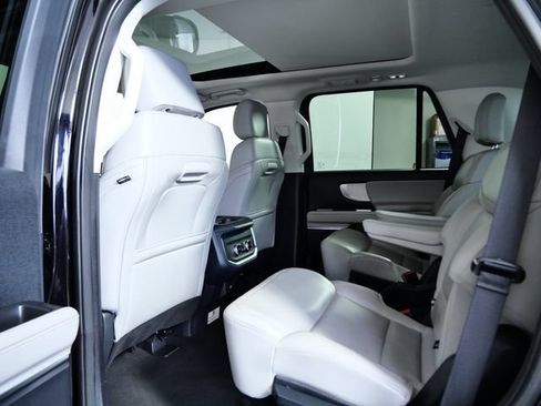 Used 2025 Ford Expedition Active AWD/4WD image 13