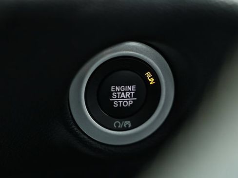 Used 2025 Chrysler Pacifica Select FWD image 35