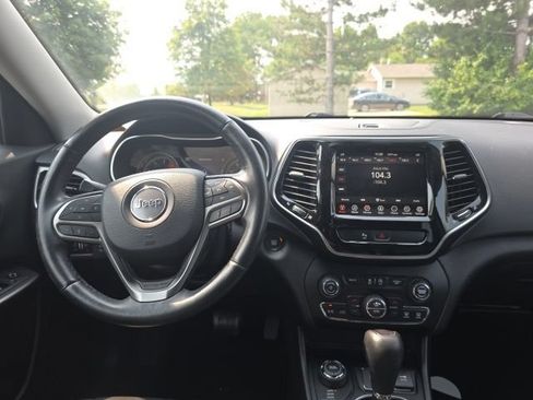 Used 2019 Jeep Cherokee Limited AWD/4WD image 12