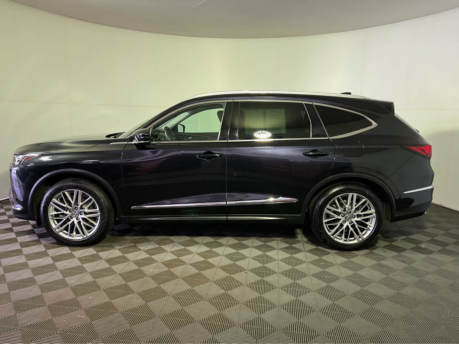 Certified 2023 Acura MDX w/ Advance Package AWD/4WD image 4