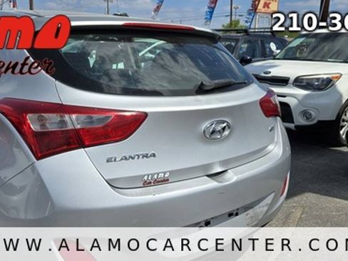 Used 2016 Hyundai Elantra GT FWD image 11