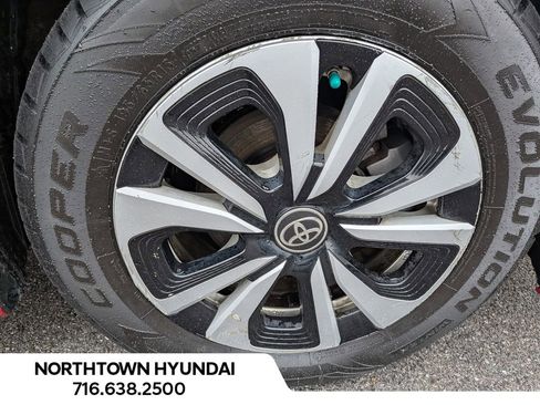 Used 2017 Toyota Prius Prime Premium w/ Preferred Accessory Package image 40