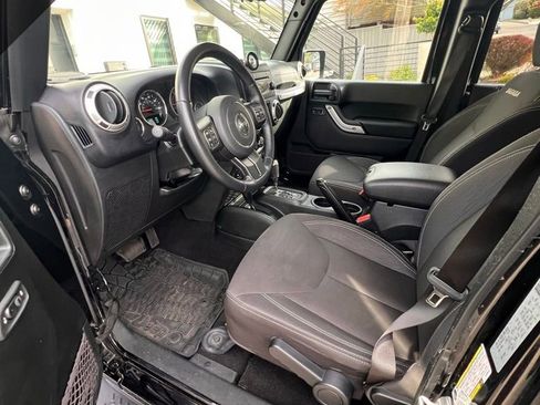 Used 2018 Jeep Wrangler Unlimited Sahara w/ Connectivity Group image 3