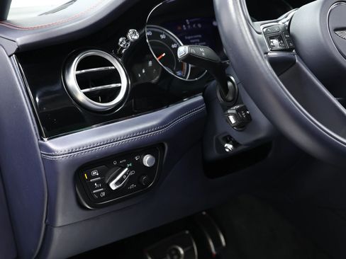 Used 2019 Bentley Bentayga AWD/4WD image 22