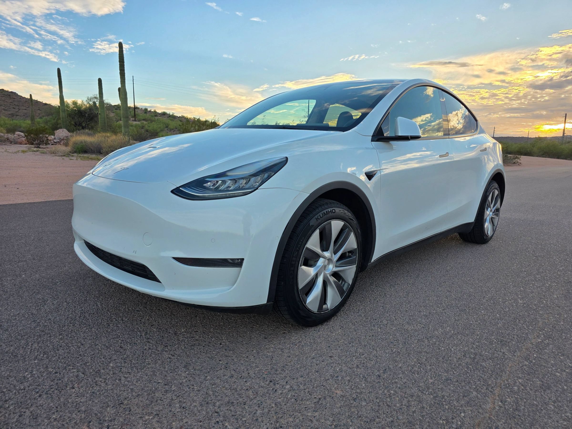 Used 2022 Tesla Model Y Long Range AWD/4WD image 1