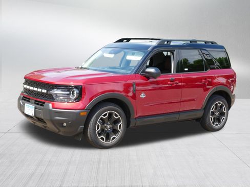 Used 2025 Ford Bronco Sport Outer Banks w/ Outer Banks Tech Package+ AWD/4WD image 3