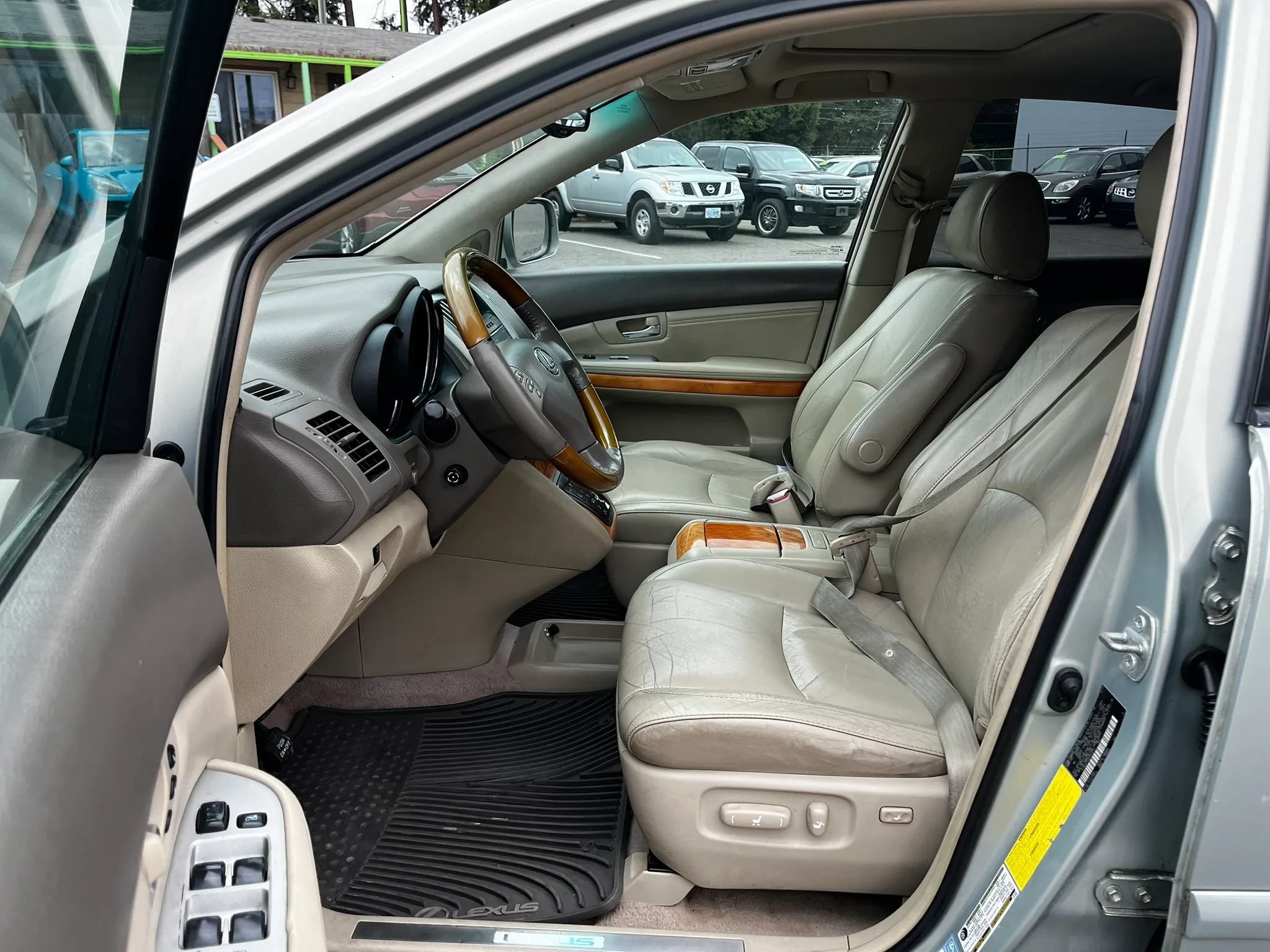Used 2005 Lexus RX 330 w/ Premium Plus Pkg FWD image 9