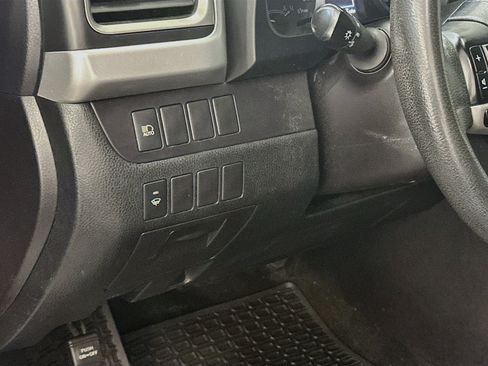 Used 2018 Toyota Highlander LE AWD/4WD image 17