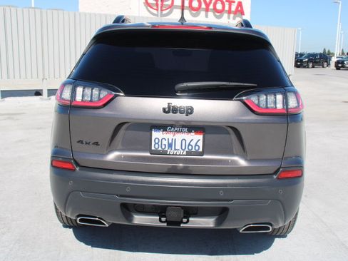 Used 2019 Jeep Cherokee Latitude Plus AWD/4WD image 4