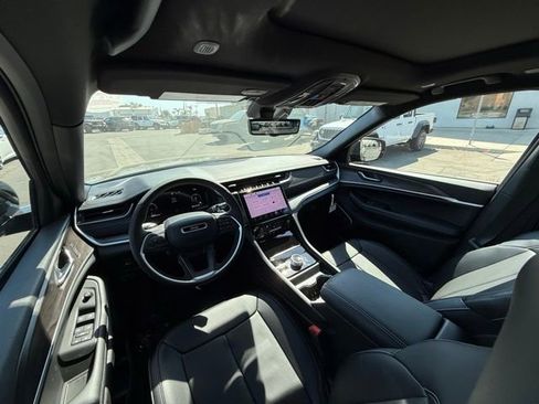 New 2025 Jeep Grand Cherokee L Limited w/ Luxury Tech Group II image 21