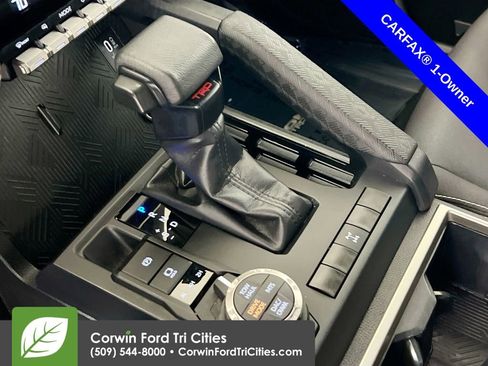 Used 2024 Toyota Tacoma TRD Off-Road image 10