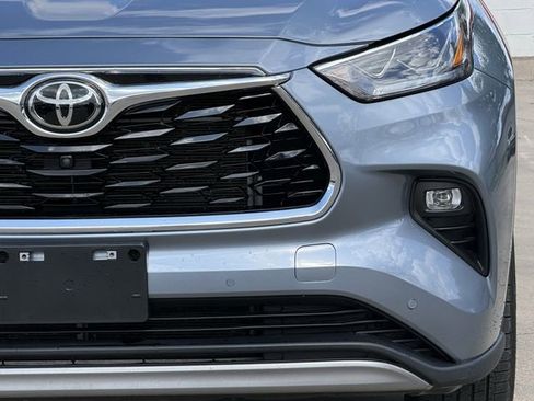Used 2023 Toyota Highlander Platinum image 9
