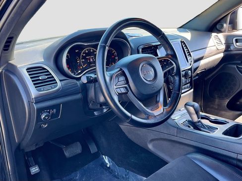 Used 2021 Jeep Grand Cherokee Laredo X image 9