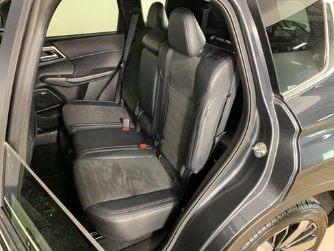 Used 2025 Mitsubishi Outlander SE image 31