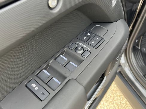 Used 2025 Land Rover Defender 130 Outbound image 22