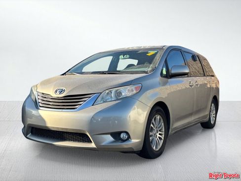 Used 2016 Toyota Sienna XLE FWD image 2