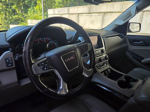 Used 2018 GMC Yukon SLT AWD/4WD image 3