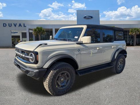 New 2025 Ford Bronco Outer Banks w/ Sasquatch Package AWD/4WD image 8