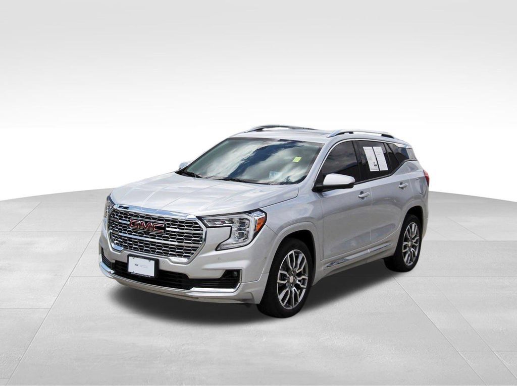 Used 2022 GMC Terrain Denali w/ Denali Premium Package AWD/4WD image 2