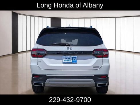 Used 2025 Honda Pilot Touring image 7