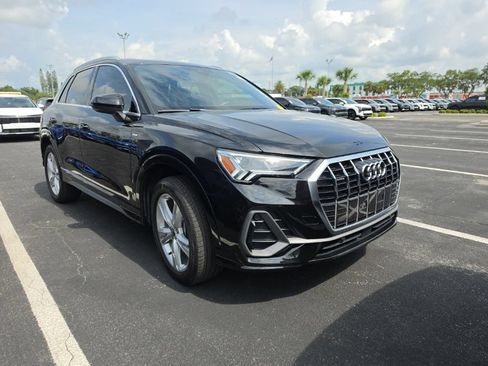 Used 2024 Audi Q3 2.0T Premium w/ Convenience Package AWD/4WD image 2