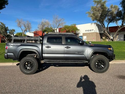 Used 2021 Toyota Tacoma TRD Off-Road w/ Technology Package AWD/4WD image 7