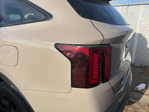 Used 2025 Kia Sorento SX AWD/4WD image 7